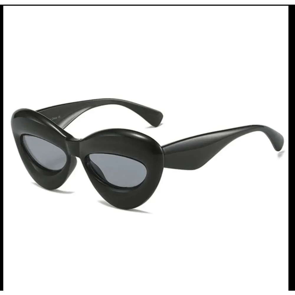 NWOT Puffy Sungalsses - Black